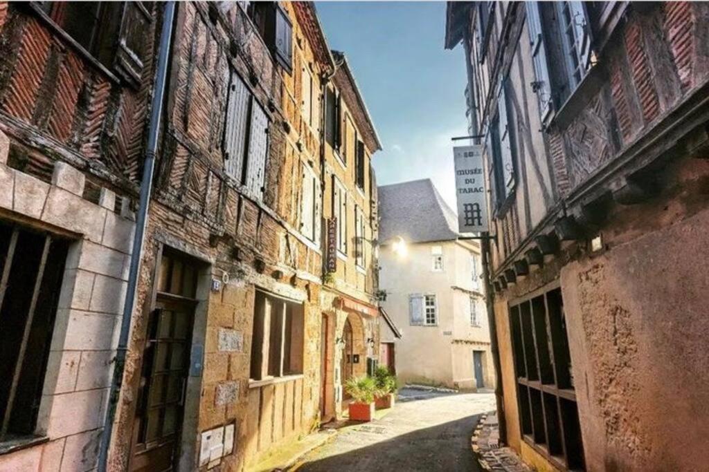 Appartement Au Coeur Du Centre Historique Bergerac Exterior photo